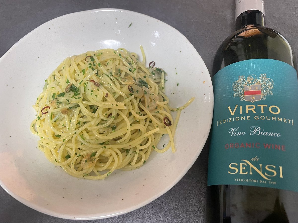zenderyo's tweet photo. simple is the best
#Twitter晩酌部  #お酒好きな人と繋がりたい #おうちごはん  #宅飲み　#ウイスキー好きな人と繋がりたい https://t.co/72n2zl0azv