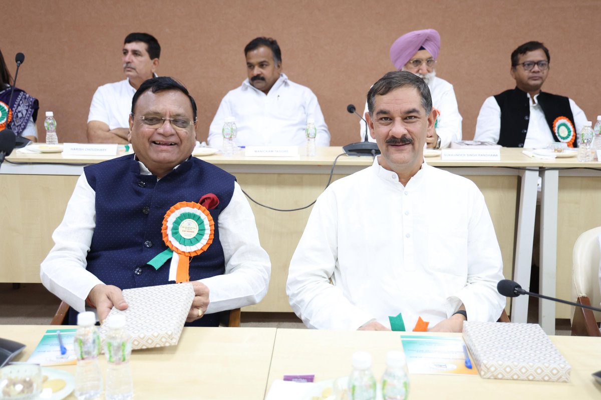 avinashpandeinc's tweet image. गुजरात में आयोजित विस्तारित CWC बैठक में शामिल होना गर्व का क्षण था।

सरदार वल्लभभाई पटेल जी की स्मृति में पारित विशेष प्रस्ताव और संविधान में निहित न्याय के सिद्धांतों पर हुई चर्चा, कांग्रेस की विचारधारा को मजबूत करती है।

#CWCMeeting #CongressForJustice