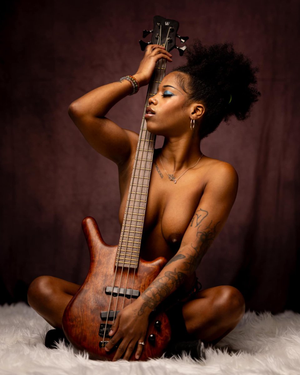 From my latest shoot
Happy titty Tuesday everyone

linktr.ee/Tiny43