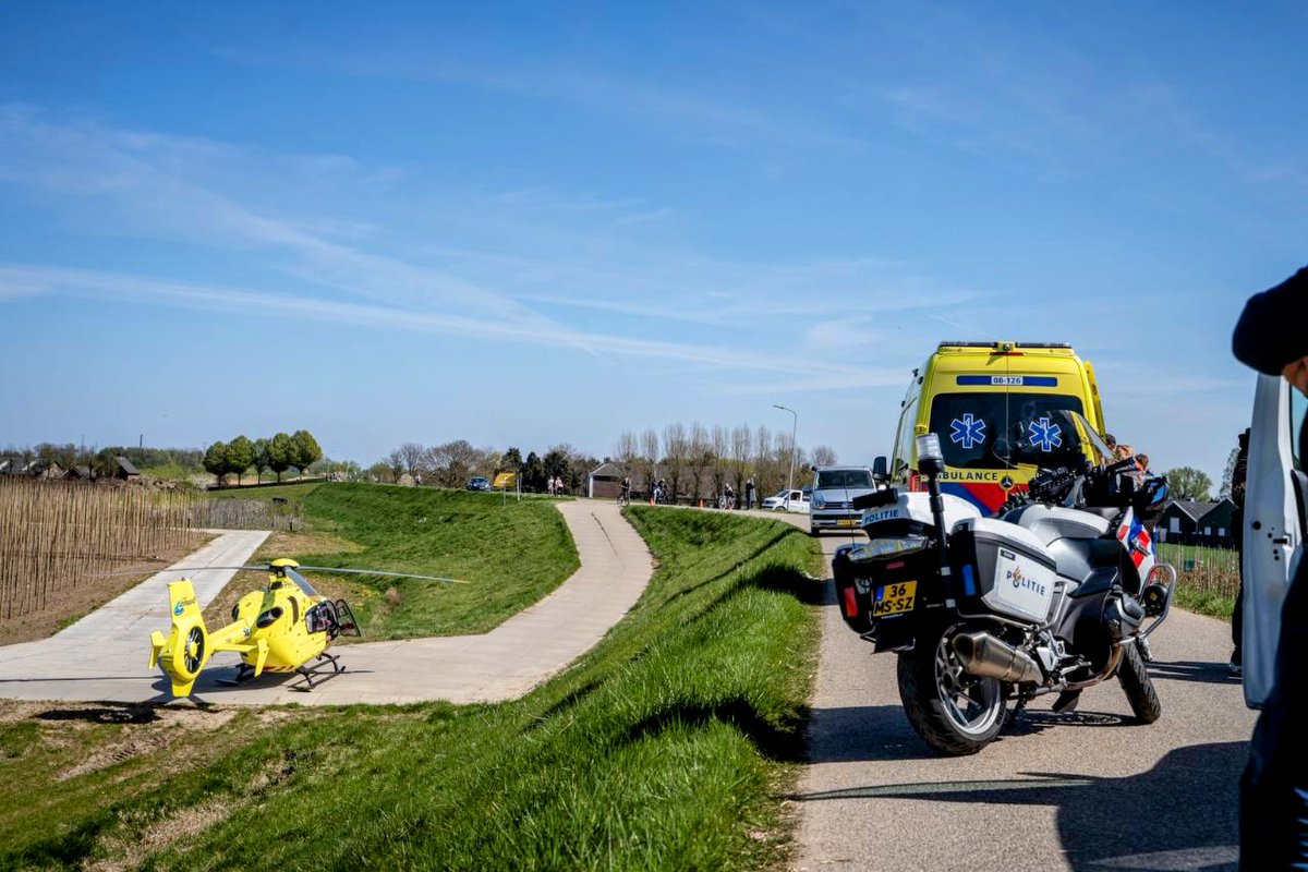 Fietser zwaargewond bij aanrijding op dijk