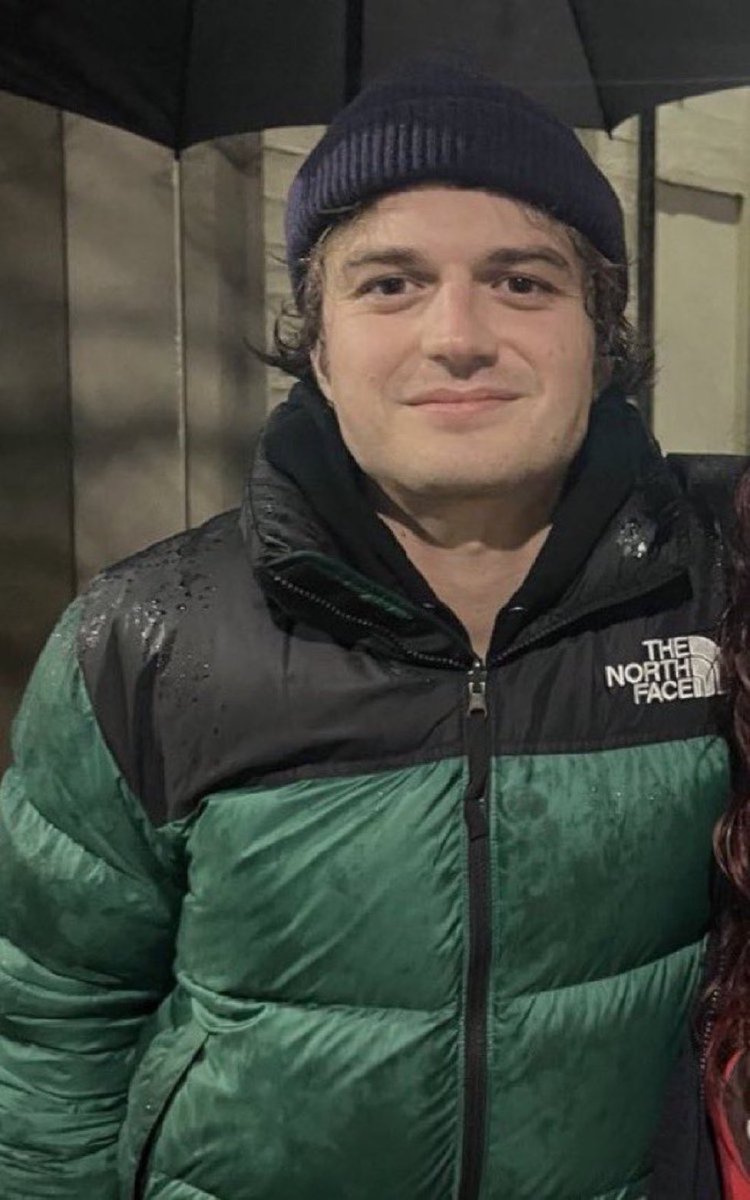 something about his face is so familiar to me like, but he’s not irl😒