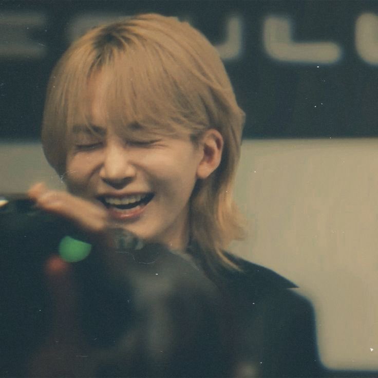 hanniekithes's tweet photo. I can hear his laugh :( https://t.co/W6cZlt3pxH