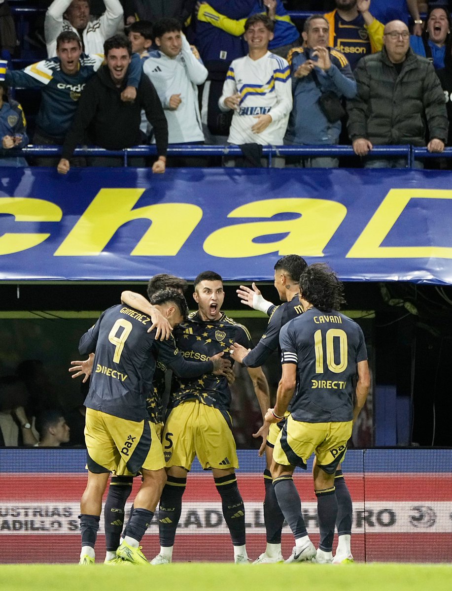 Partido difícil pero gracias al trabajo de todos lo sacamos adelante 💪. Lo más importante es ese abrazo final después del triunfo.VAMO BOCA 🔵🟡.
