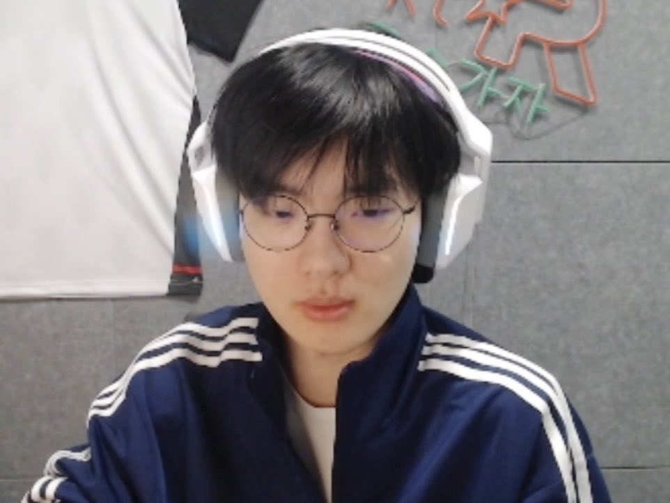Oo030303's tweet photo. 머리봐라..바람빈임?   바람팡? https://t.co/1SaqmJNfyr