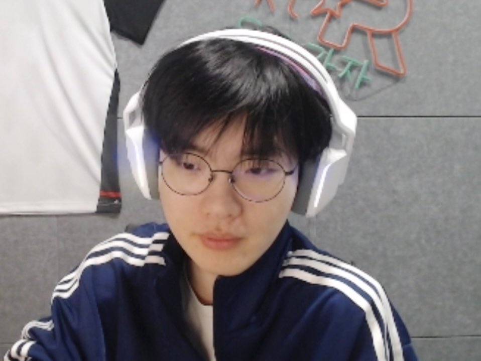 Oo030303's tweet photo. 머리봐라..바람빈임?   바람팡? https://t.co/1SaqmJNfyr