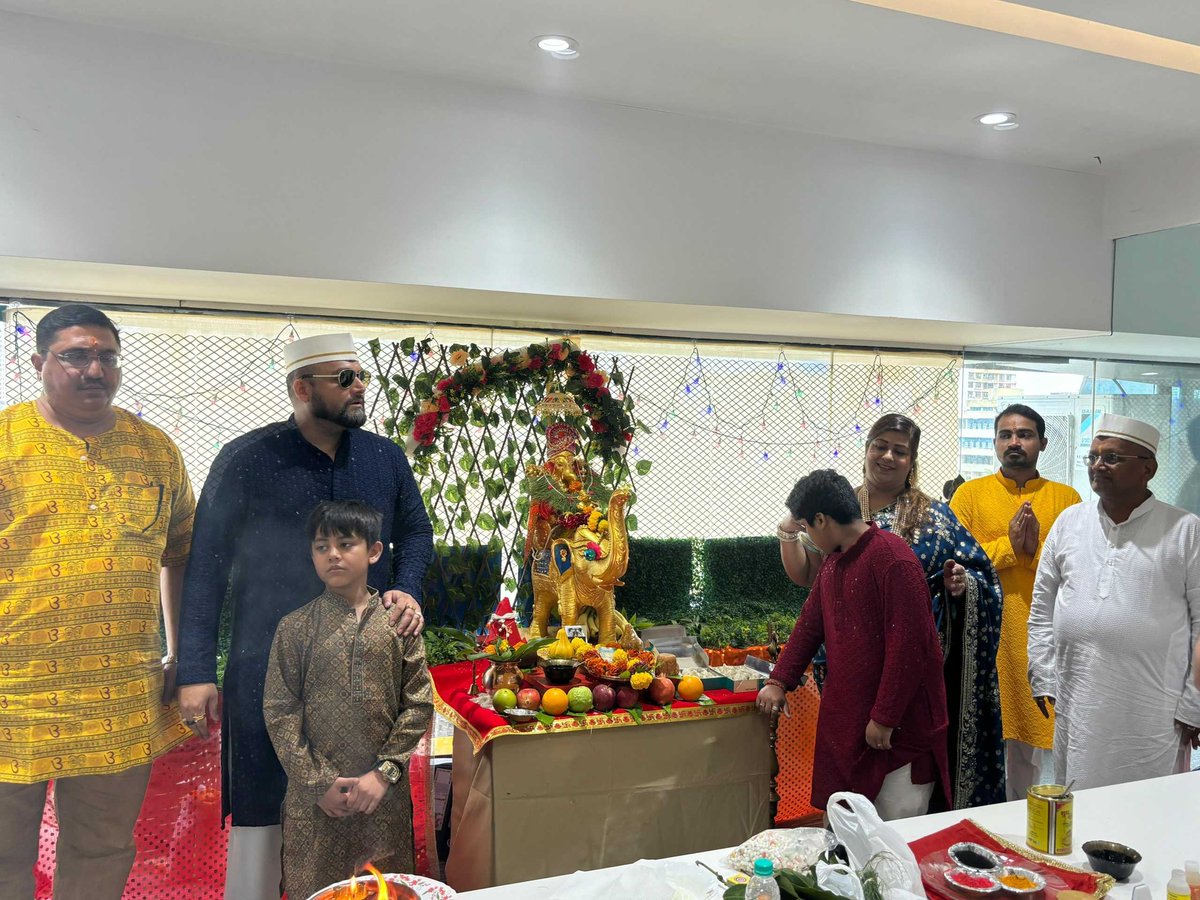 reenaty2k's tweet photo. Ganpati Bappa Morya! Celebrating the spirit of unity and devotion. #GaneshChaturthi2024 #OfficeVibes https://t.co/A96UVn8Atl