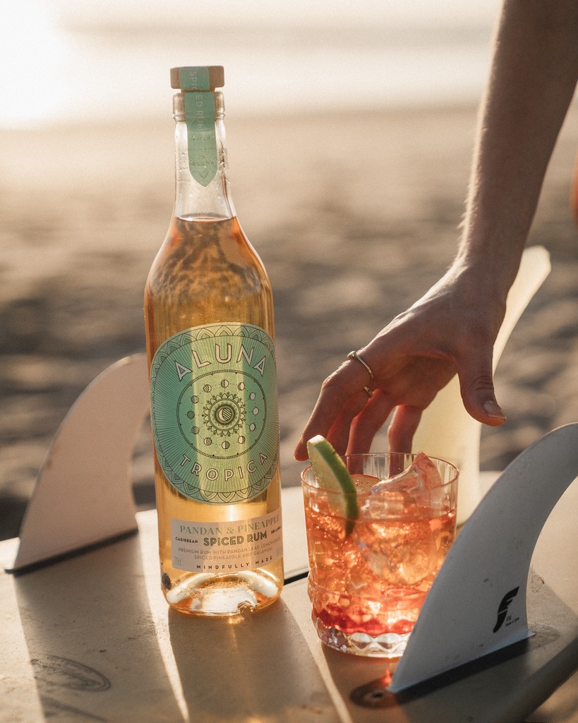 alunacoconut's tweet photo. Board meeting? Count us in ☀️ 🌊 

#sunshine #natural #freespirits #outdoor #seaswim #surf #rum #vegandrinks #balance #mindful https://t.co/tLsjELvYcz