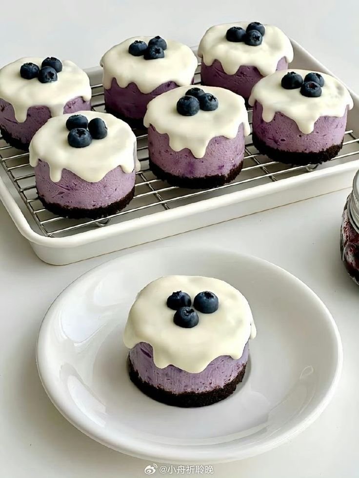 daily_dolce's tweet photo. Blueberry or cherry? https://t.co/pLvq0AlqLL