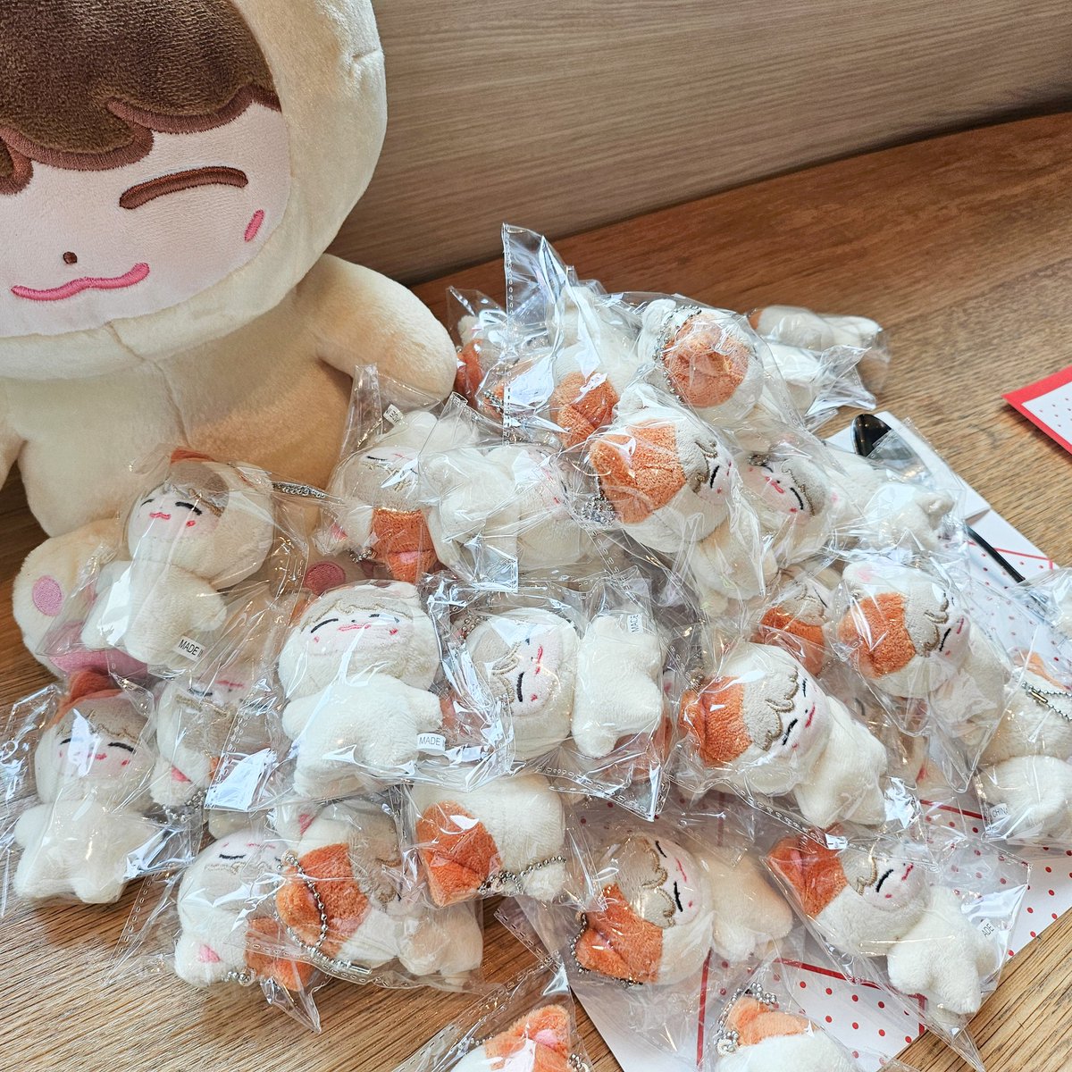 selenastore tweet media