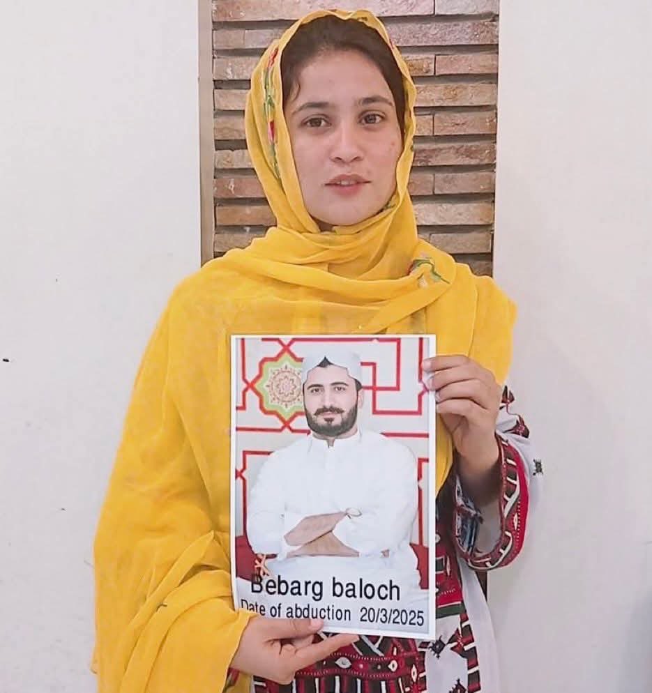 Gulzadi Baloch Brutally Tortured By CTD Officers Before being brought to Hudda Jail, Quetta

Our activist Gulzadi Baloch was forcibly taken by CTD officers and police around 8:00 PM last night. For hours, her whereabouts remained unknown. Before being brought to Hudda Jail,