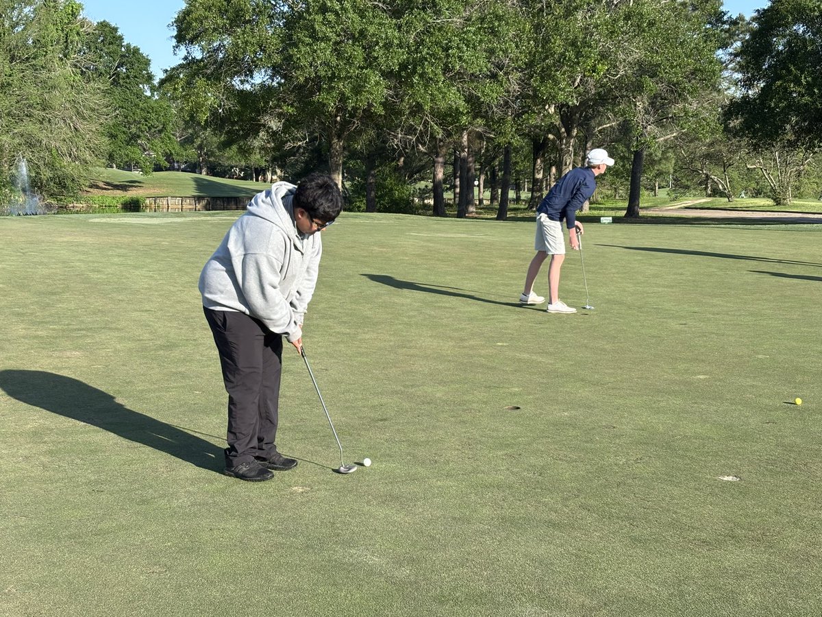mrhsgolf's tweet photo. Getting in that last minute work before start. Good luck Mavs!! https://t.co/H8atzAWOgc