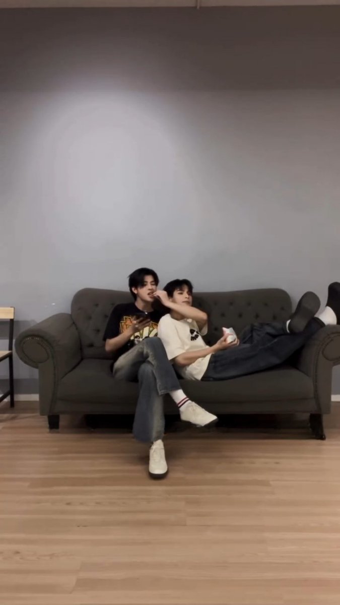 lstaugustnght's tweet photo. berhasil menamatkan gim remove tulisan buat dua ini #personalfav yang lainnya bodo amat gue crop aja. https://t.co/I0kgEmjtt2