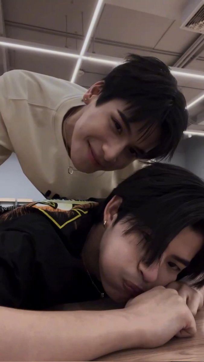 lstaugustnght's tweet photo. berhasil menamatkan gim remove tulisan buat dua ini #personalfav yang lainnya bodo amat gue crop aja. https://t.co/I0kgEmjtt2
