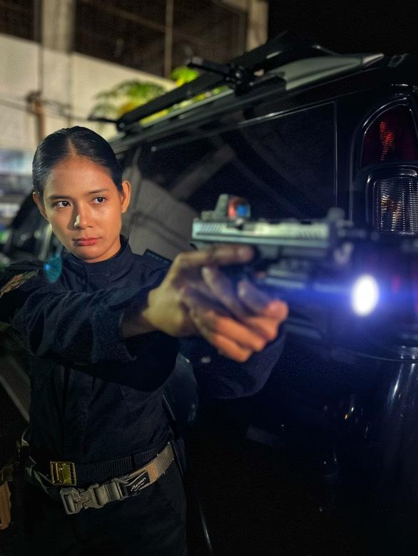 MarySyNimu's tweet image. Congrats my girl @meDEVONSERON  for this dream role! #devonseron #BeyondCallOfDuty