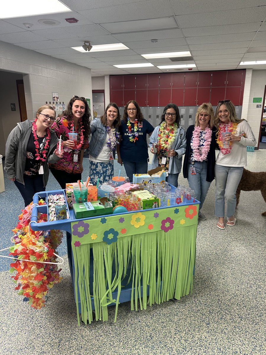 Underground staff spirit week day, two! Thanks to Heatherstone staff for being so awesome! 💙💚⁦<a href="/olatheschools/">Olathe Public Schools</a>⁩