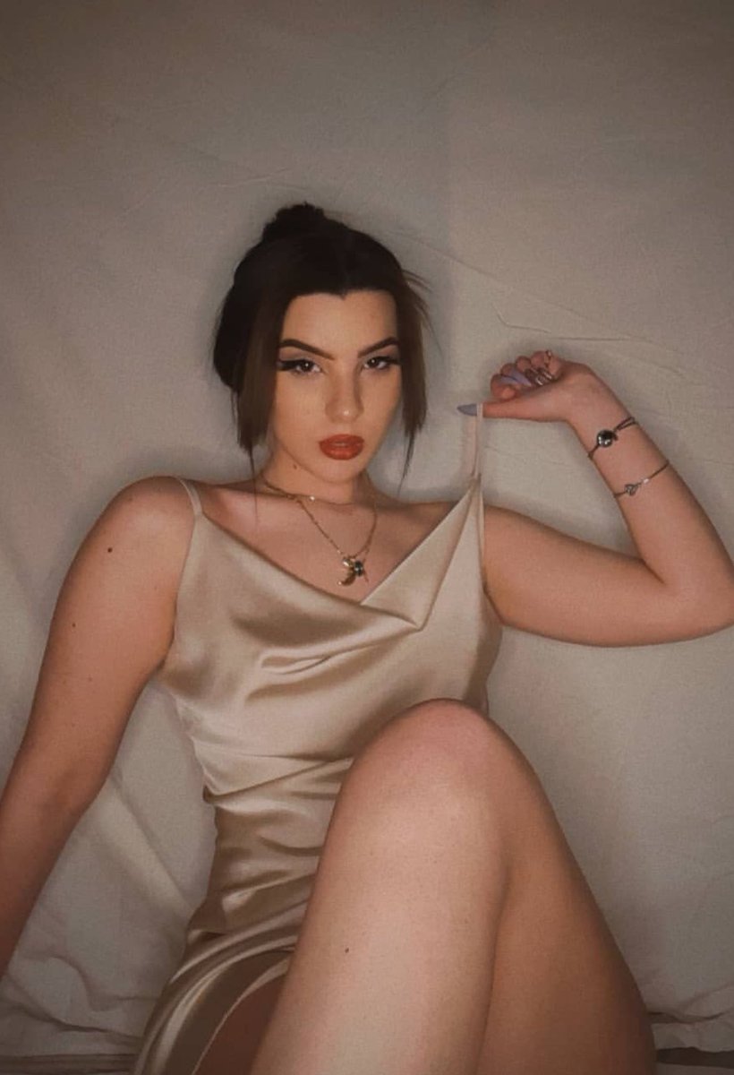 marnat_21's tweet photo. Non potevi desiderare miglior punto di vista…👀
Ne sei dipendente 🤯
Ormai la tua mente é fottuta 💥e nemmeno hai visto ancora cosa ho in serbo per te in chat 💬

🫵🤤
SBAVA.
#mistress #miss #goddess #feet #moneyslaves #adorefeet #padrona #miss #cashqueen https://t.co/NSBqcUVBUW