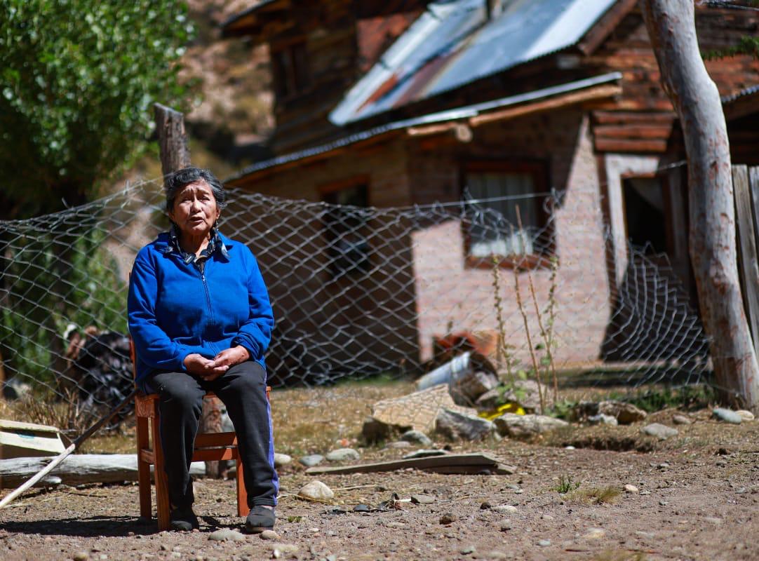 CADA FAMILIA CUENTA, CADA DECISIÓN IMPORTA

Hoy están llegando los materiales. Mañana comienza una obra muy esperada por los vecinos del paraje Arroyo Las Minas, en Ñorquinco: una nueva pasarela que va a terminar con años de aislamiento y riesgo para 30 familias que viven a la