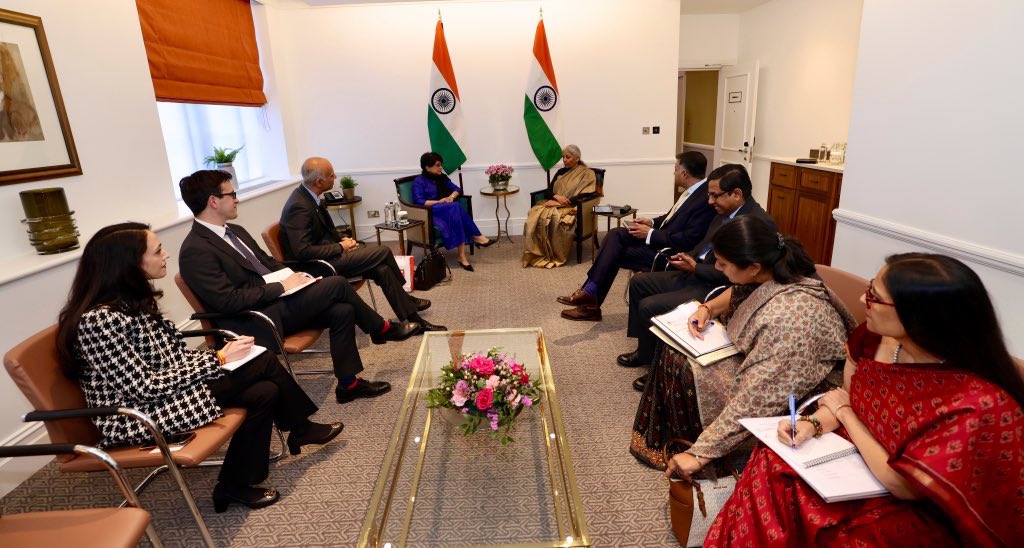 FinMinIndia's tweet image. Union Minister for Finance and Corporate Affairs Smt. @nsitharaman met Ms. Shriti Vadera, Chair of Prudential PLC @prudentialplc, in London, today. 

The Union Finance Minister mentioned the growth in insurance sector in India owing to the reforms in FDI policy, and emphasised on…