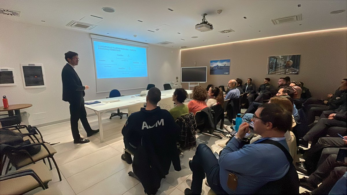 🔍 Oggi all’Aeroporto di Orio al Serio, durante un incontro interforze dedicato alla formazione congiunta.

✈ Protagonisti dell’iniziativa: i funzionari ADM di Orio al Serio, i militari della GDF operativi nel contesto aeroportuale afferenti al Gruppo Bergamo.
