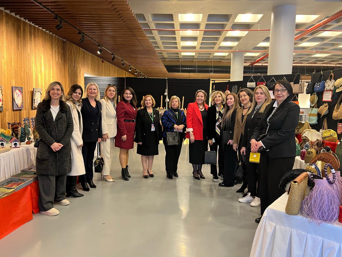 Başkanımız Semra Odabaşı ve Başkan Yrd. Nurcan Rençber; Kırklareli KGK Başkanı Sn. Ruhan Uzunlar Altıner, İstanbul KGK Başkanı Sn. Hatice Güner Kal ve Edirne KGK Başkanı Sn. Elmas Aslan ile birlikte Lüleburgaz Güzel Sanatlar Akademisi'nde düzenlenen El Emekleri Sergisine katıldı.