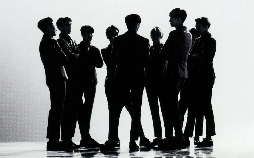 PHIXOT9's tweet image. 13 YEARS IN EXO PLANET 🤍🖤

#13YearsWithEXO #EXO13thAnniversary 
#EXO #엑소 @weareoneEXO