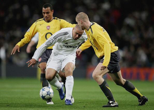 afcstuff's tweet photo. An Arsenal back-four of Eboue, Senderos, Toure &amp; Flamini keeping back-to-back clean sheets against Real Madrid’s Galacticos back in 2006. 🤯

How are we feeling for tonight, Gooners? 😅

#AD | @WilliamHill https://t.co/0fZzt8Bjva