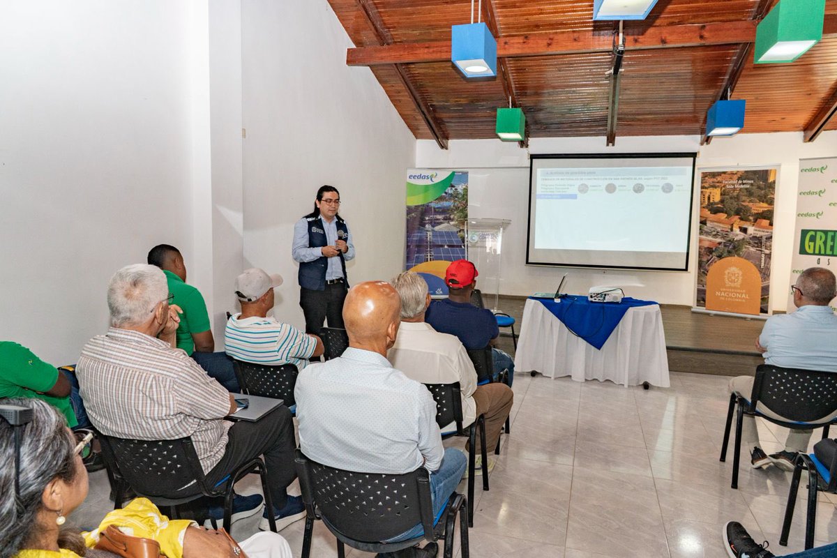 #EEDASCleanEnergy, llevó a cabo una importante jornada de socialización con la comunidad de San Andrés del proyecto #GreenAshes. Este busca desarrollar nuevos productos a partir del #materialremanente del proceso de  la #RSU, empleados en la generación de energía en las islas.
