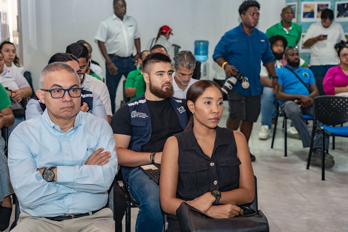 eedassaesp's tweet photo. #EEDASCleanEnergy, llevó a cabo una importante jornada de socialización con la comunidad de San Andrés del proyecto #GreenAshes. Este busca desarrollar nuevos productos a partir del #materialremanente del proceso de  la #RSU, empleados en la generación de energía en las islas. https://t.co/bEwQ3OKs94