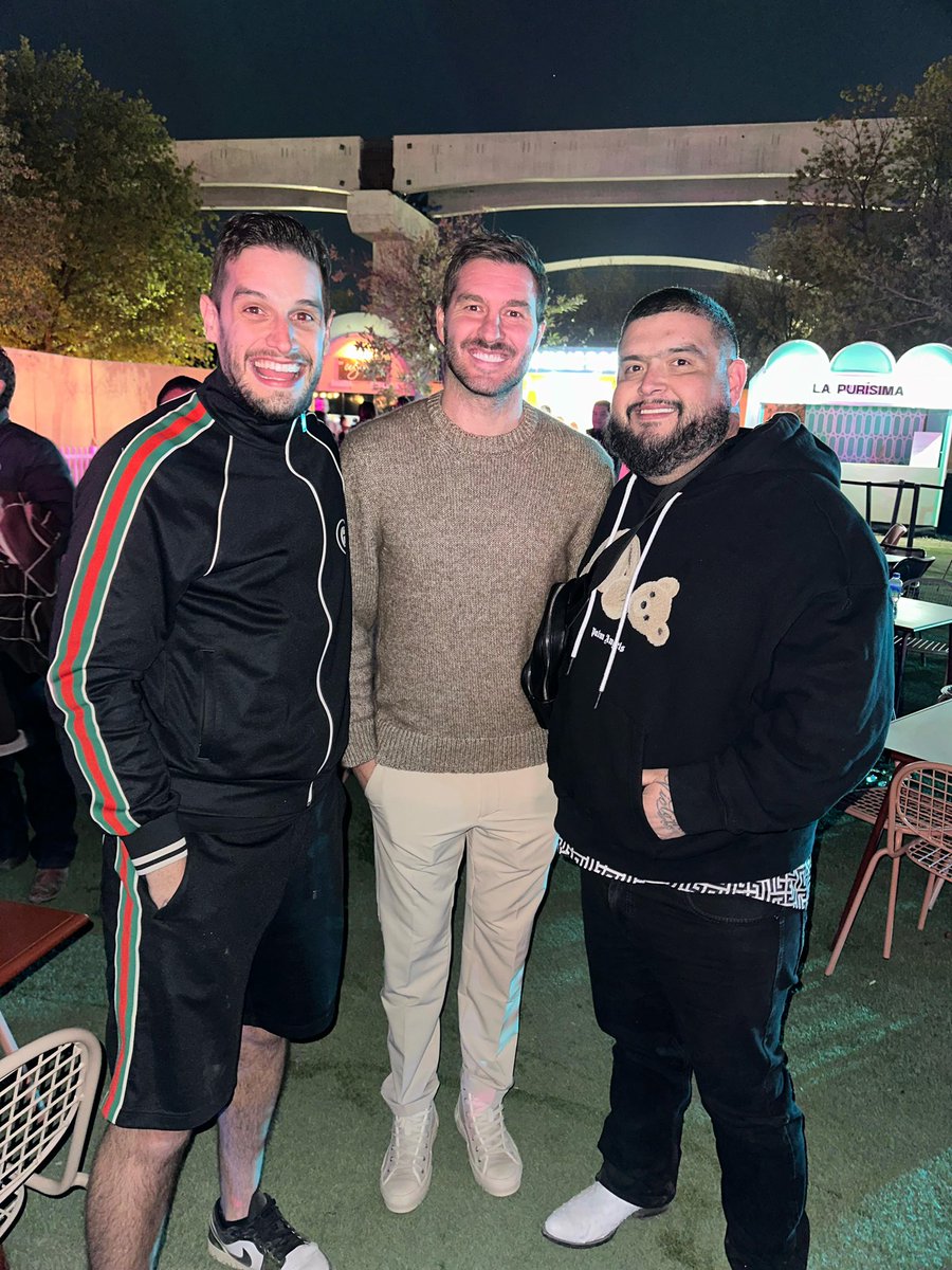 lamolechida's tweet photo. Con el gran @10APG en el festival @TecatePalNorte con mi carnal @adrianm10 https://t.co/bNzYioiMqP