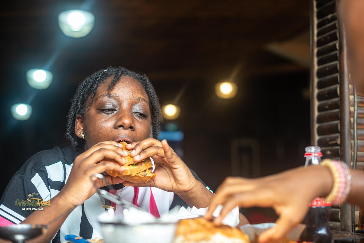 Hello Friend’s !
Chaque bouchée chez nous est une explosion de saveurs qui illumine votre journée.

Bien manger est source de véritable bonheur 😋

#FriendsFood #ExplosionDeSaveurs #MomentsGourmands #PlaisirDeManger