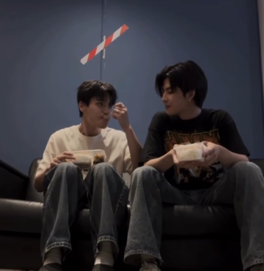 alamorthh's tweet photo. age gap is AGE GAPING☺️ https://t.co/HMp8wbaQfq
