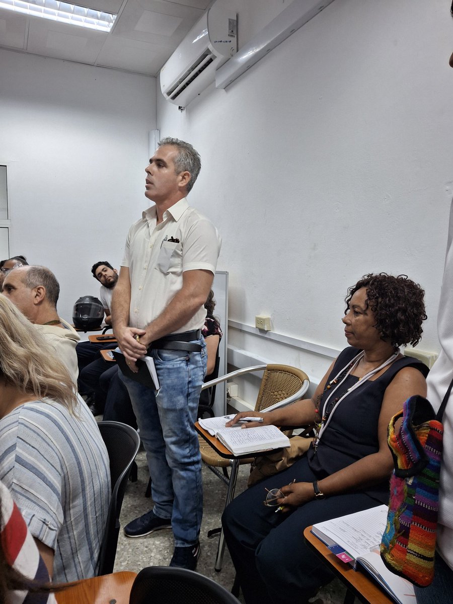 margaritaCuest7's tweet photo. Inicia maestría de Dirección en #CETDIR, continuidad del Proyecto de Investigación, jóvenes de @ETECSA_Cuba por la #Transformaci��nDigital aplicada a solución de problemas, desarrollo de capacidades de gestión para mayor eficacia y eficiencia. #JovenesDeVanguardia @etecsa_dvpe https://t.co/QCqpcm55SL