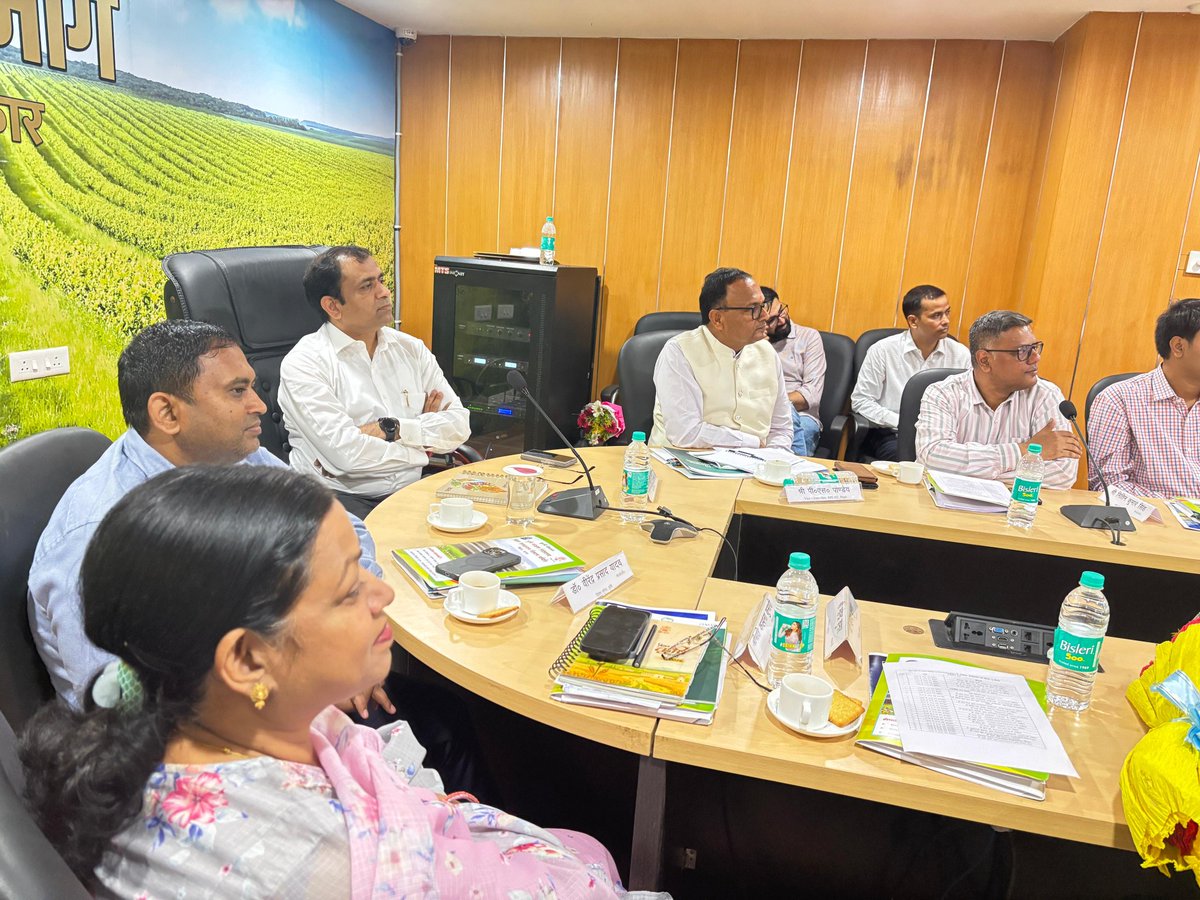 Agribih's tweet photo. सचिव, कृषि , श्री  @SanjayAgarw_IAS जी की अध्यक्षता में आज कृषि भवन, पटना में ‘‘बिहार में ऐग्रो सौर फोटोवोल्टिक (ऐग्रो पी॰वी॰) की सम्भावनाएँ’’ विषय पर एक दिवसीय कार्यशाला का आयोजन किया गया। @VijayKrSinhaBih @Rpcau_pusa @AgriGoI @BISA__India @soilconservebih @IPRDBihar https://t.co/GUMXWFGWoy