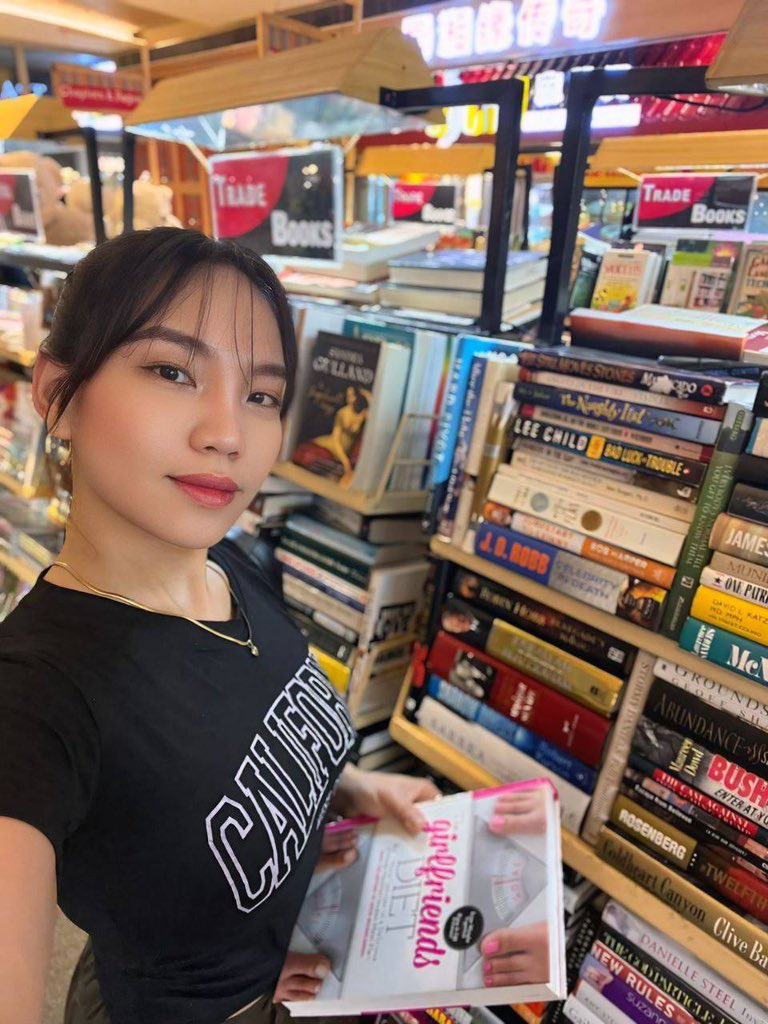 alexacrypto_q's tweet image. Exploring new worlds, one book at a time! 📚✨