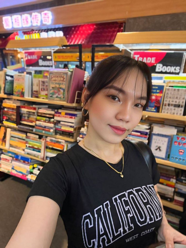 alexacrypto_q's tweet image. Exploring new worlds, one book at a time! 📚✨