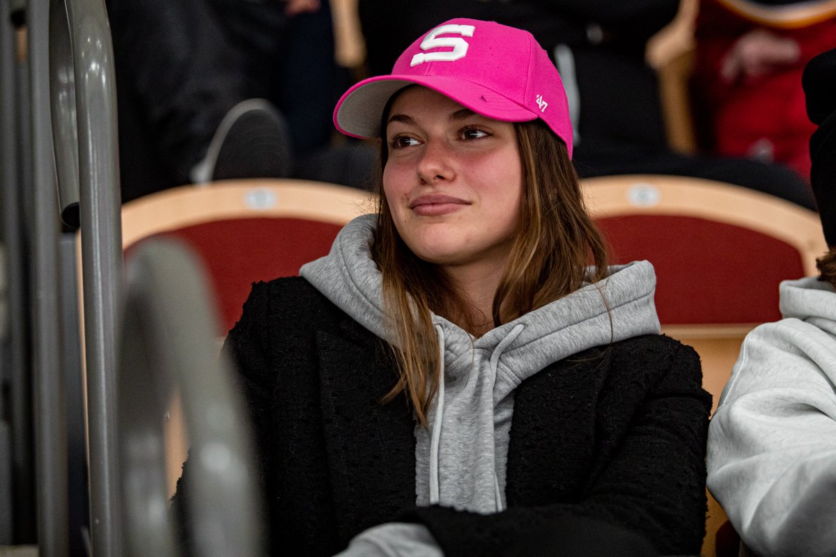<a href="/RomanosssHCS/">Roman</a> <a href="/narodnitymzen/">Hokejová reprezentace žen</a> #DÁDAHCSMASTERCLASS