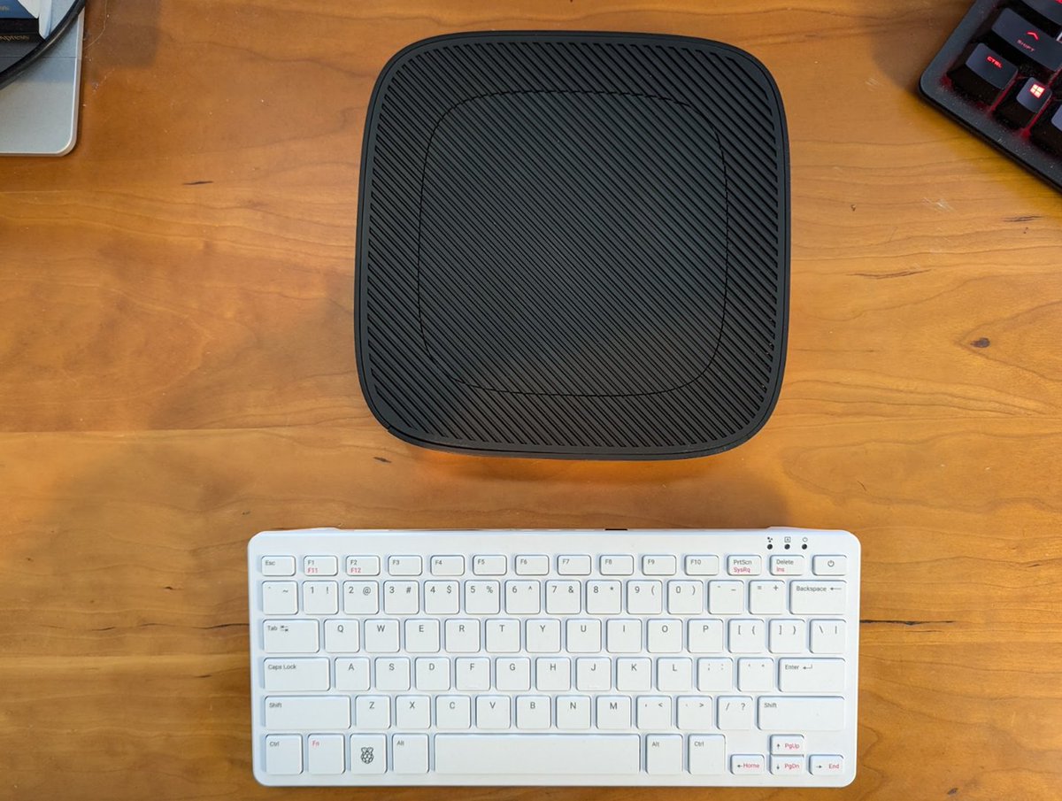 stratodesk's tweet image. 🖥️ In our latest blog, Tom Fenton explores “A Beauty and a Beast” – two completely different thin clients that deliver power and performance in their unique ways.
Check out the blog 👉
hubs.la/Q03g7hKD0
#ThinClients #Stratodesk #EndpointComputing #NoTouchOS #VDI #EUC