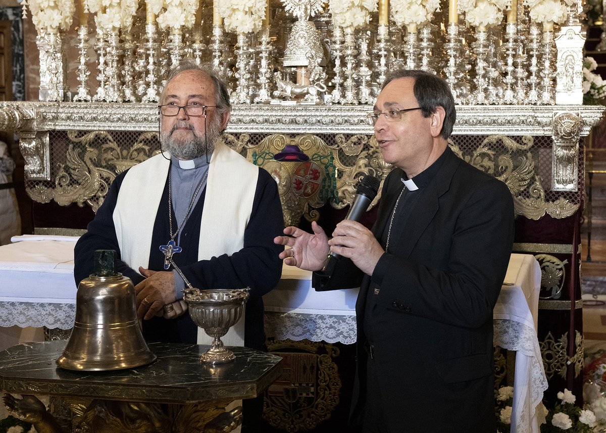 Hdad_Macarena's tweet photo. La campana y la nueva iglesia han sido financiados por nuestra Hermandad en colaboración con la Fundación @FBangassou; un templo que permitirá a los cristianos que viven en el barrio de Maliko asistir a misa ya que antes, para hacerlo, debían desplazarse varios kilómetros a pie. https://t.co/tB9Vdumrmp