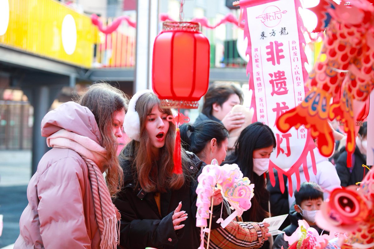 ChineseEmbinUS's tweet photo. #China has updated #tax refunds policy for foreign tourists, now offering instant VAT rebates at stores instead of at departure. This allows real-time reuse of refunds for more shopping. 🧳
#chinatravel #240hourvisafree https://t.co/sPRi5inZUg