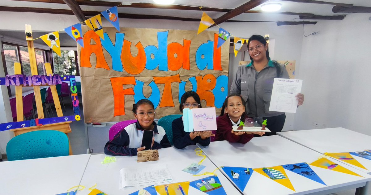 ¡Un gran logro que nos llena de orgullo!🏆 

Nuestras niñas organizadoras de la miniferia "Ayuda al Futuro" de Athena Lab, representaron su talento en el #InnGeniusChallenge del Colegio Santa Francisca Romana. 

Su esfuerzo y liderazgo las llevaron a ocupar el 3er puesto.🥉