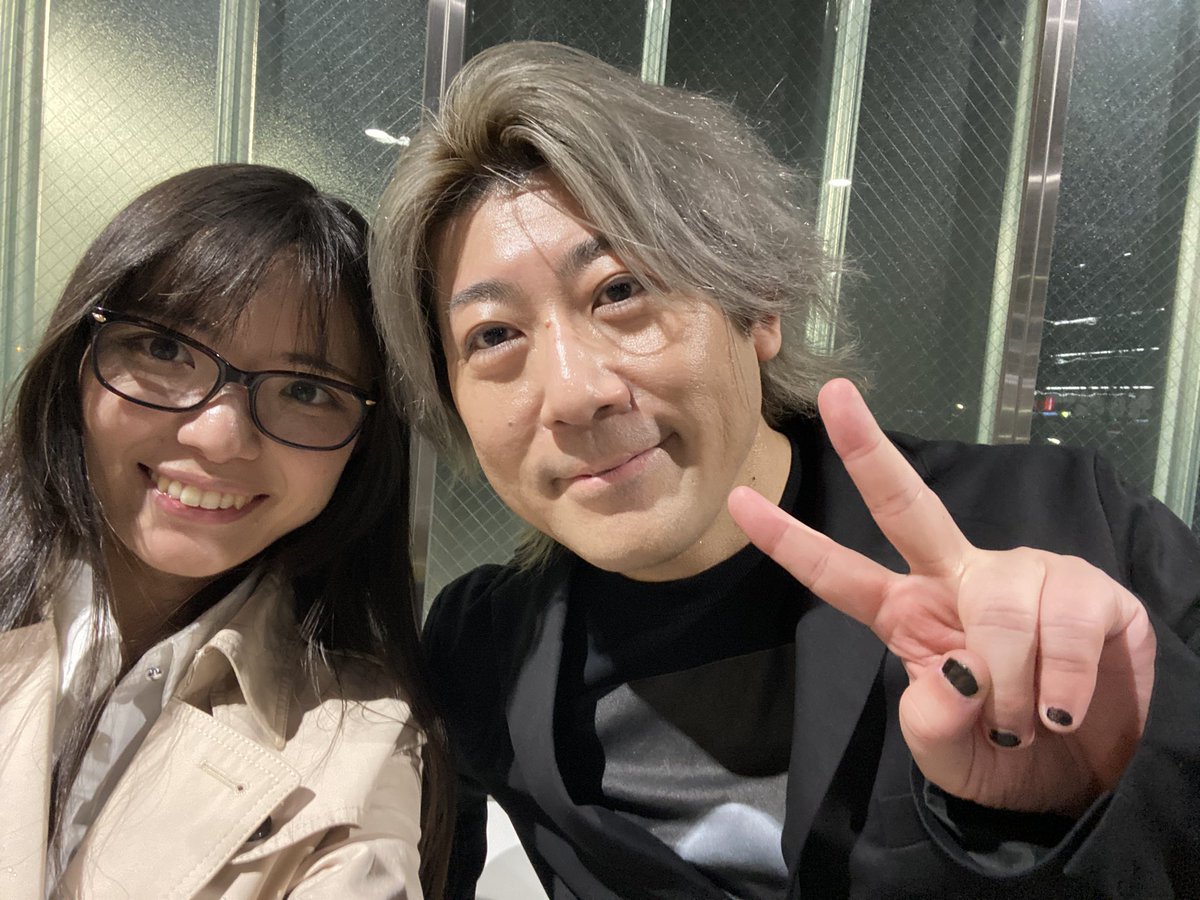 iBerry_GUiTAR's tweet image. 横アリでお久しぶりのShinnosukeさんご挨拶させていただけて嬉しかったです！！！💻🎹

DTMの師匠です✨

もちろんライブは最高で、ずっと手振り回してました😭

#TMNETWORK 
#YONMARU01