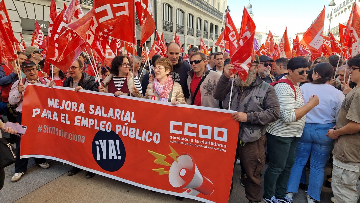 Exigimos a <a href="/Haciendagob/">Ministerio de Hacienda</a>
La subida salarial correspondiente a 2025 para el sector público
- El abono del 0,5% pendiente de 2024
- El cumplimiento de los Acuerdos Administración del Siglo XXI
-  + Empleo, salario y derechos para las plantillas públicas
