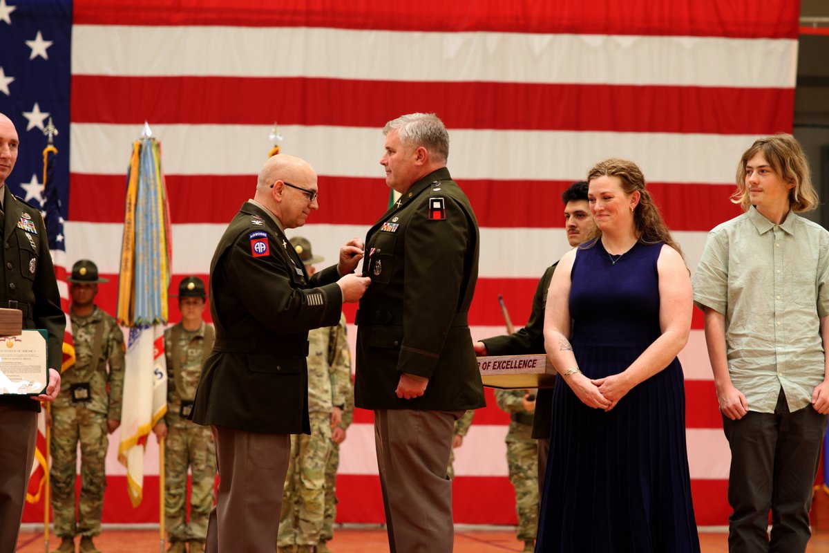 USArmyFortSill's tweet image. Congrats to last month's retirees! Thank you for your dedication and service to our country, the U.S. Army and Fort Sill. 🇺🇸 May your retirement be restful and rejuvenating. 

📸: flic.kr/s/aHBqjC7tvV

#TeamSill #SoldierForLife