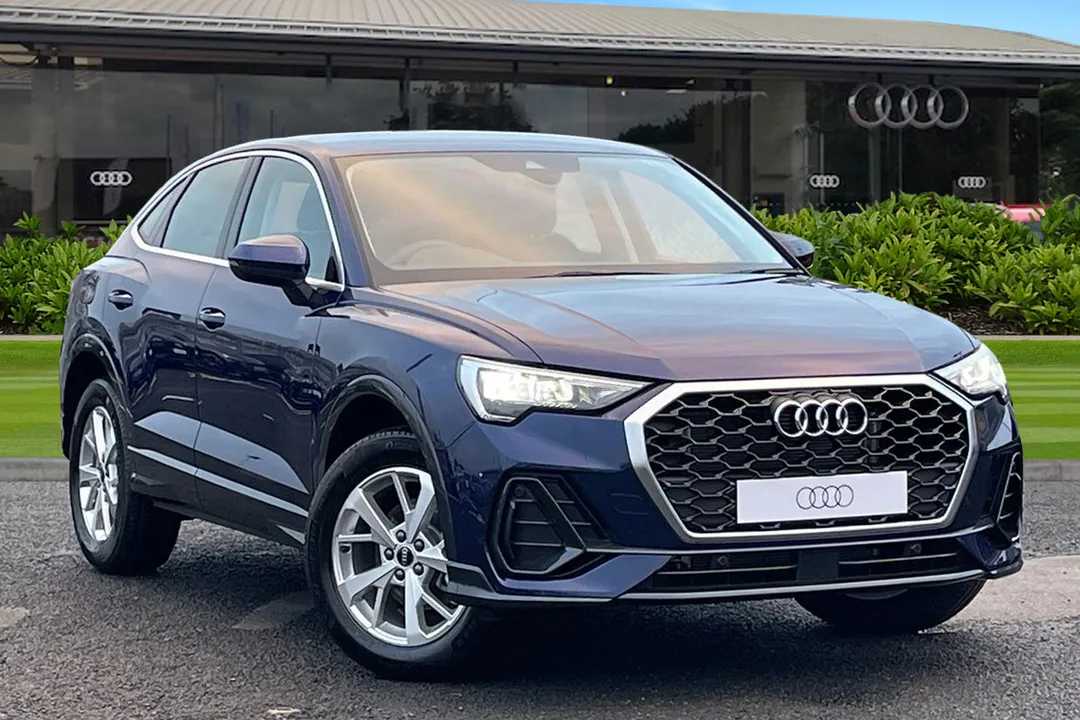 🏙️ Big Features, Compact Form.
Whether you’re navigating narrow streets or heading out for a weekend escape, the Q3 offers the perfect balance of practicality and sophistication✨
🚗 Small but mighty. Always Audi! ecs.page.link/Xi2HR #AudiQ3 #UrbanLuxury #LuxuryRedefined