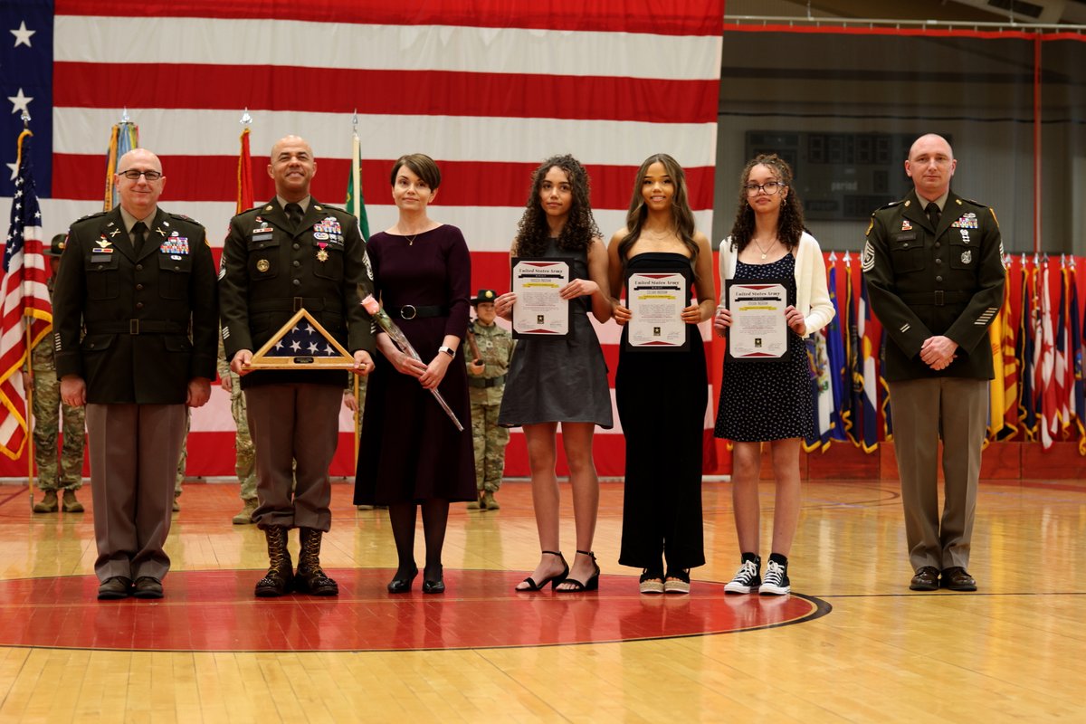 USArmyFortSill's tweet image. Congrats to last month's retirees! Thank you for your dedication and service to our country, the U.S. Army and Fort Sill. 🇺🇸 May your retirement be restful and rejuvenating. 

📸: flic.kr/s/aHBqjC7tvV

#TeamSill #SoldierForLife
