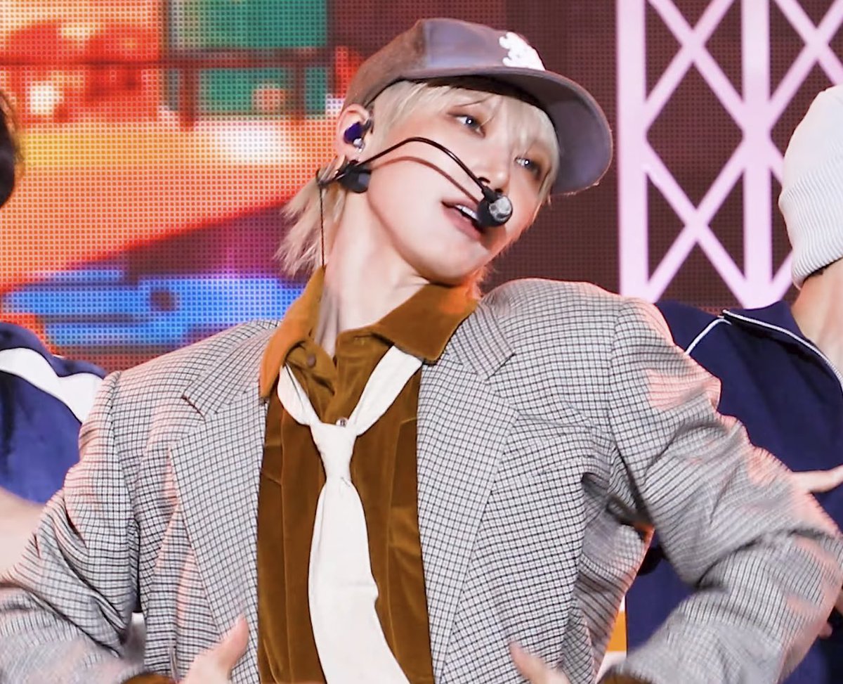 진짜 인형 같으시다..