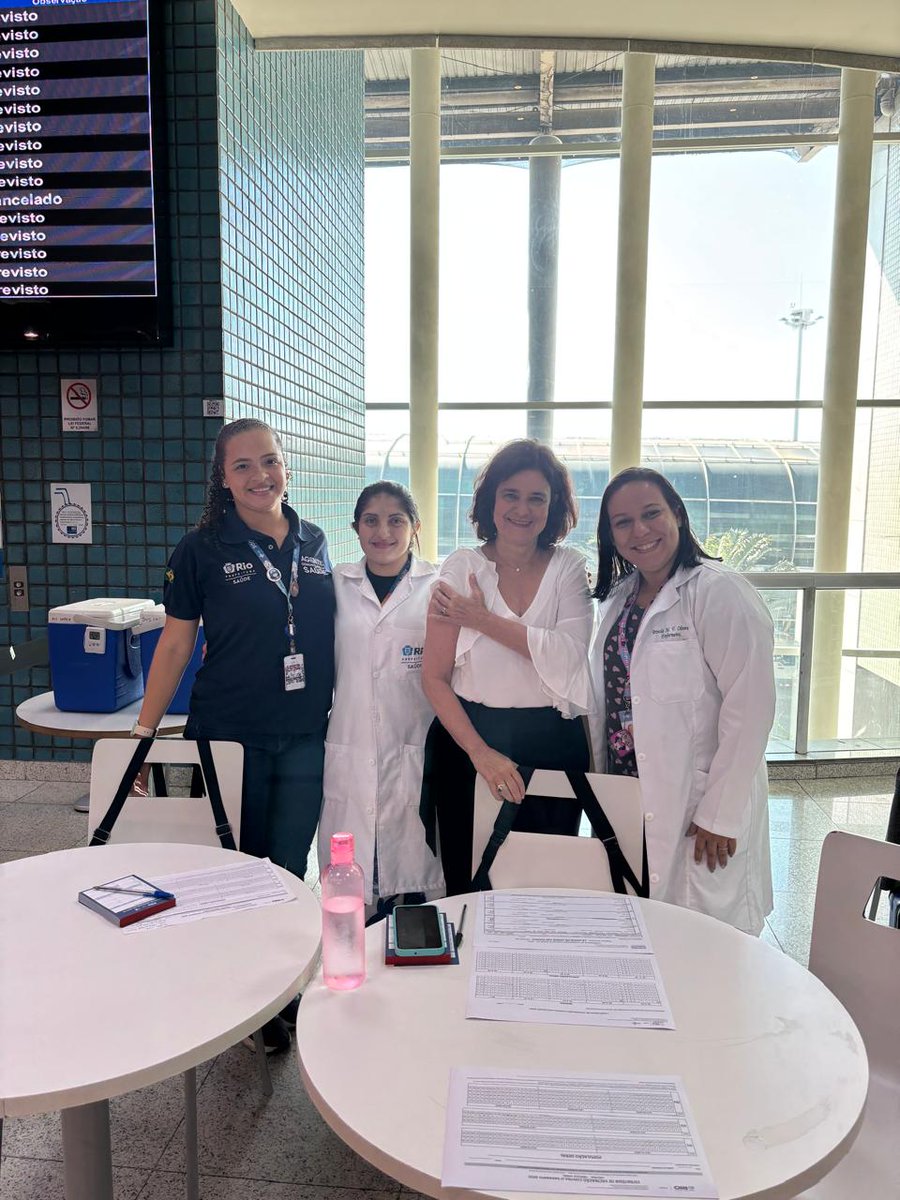 nisia_trindade's tweet photo. Vacinas salvam vidas, e já garanti a minha contra a gripe! 💉

Meu muito obrigada a todo o cuidado e carinho da equipe do Aeroporto Santos Dumont que me vacinou hoje.

Vacinação é um pacto coletivo de cuidado que nos protege contra inúmeras doenças. (+) https://t.co/gUA4bwTby0