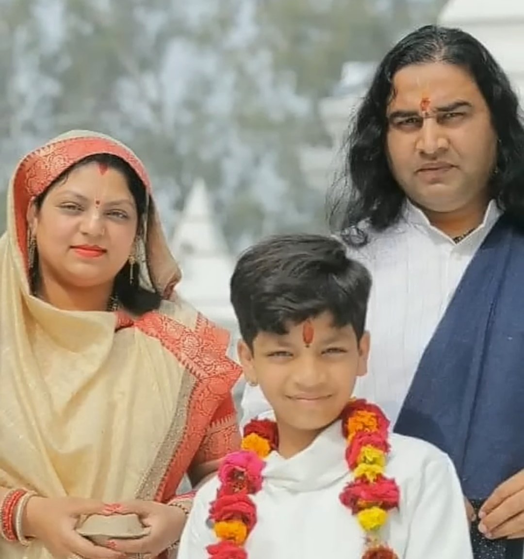 Prithaputra0's tweet photo. जब गृहस्थी चलाने के लिए पर्याप्त कमाई की योग्यता न हो तब पाखण्ड फैलाते हैं।
सनातन के नाम पर अंधविश्वास फैलाते हैं।
देश की जनता का खून चूस कर पीते हैं।
कोई सवाल पूछो तो जवाब नहीं देते है। https://t.co/od64swMwpS
