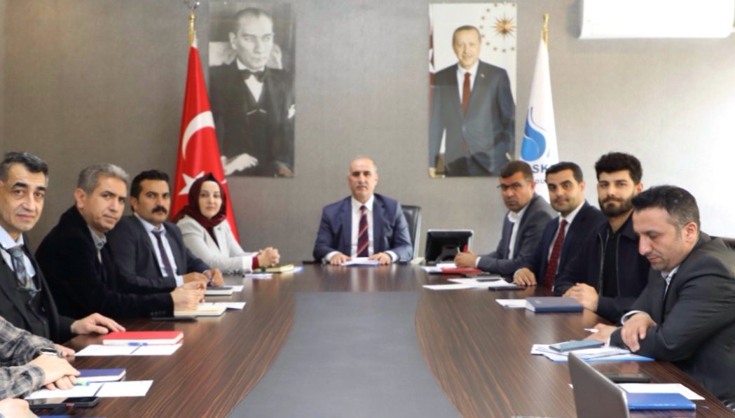 suskigm's tweet photo. Şanlıurfa’mıza en iyi hizmetleri kazandırmanın gayretiyle çalışıyoruz. 🚰🚧👷

ŞUSKİ Genel Müdürümüz Emin İZOL’un koordinesinde Daire Başkanlarımız ile birlikte haftalık planlama ve değerlendirme toplantısını gerçekleştirdik. https://t.co/1KnGMHCfWS