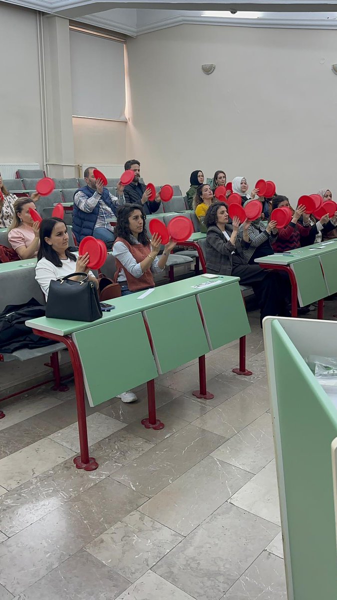 Trabzon İl Milli Eğitim Müdürlüğü Öğretmen Akademileri  Kapsamında Doç.Dr. Zühal Dinç Altun tarafından "Disiplinler Arası Oyun ve Müzik Etkinlikleri" konulu eğitim gerçekleştirildi.